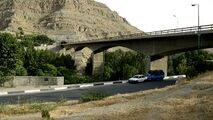 سلفی خطرناک پسر جوان بر روی پل چالوس