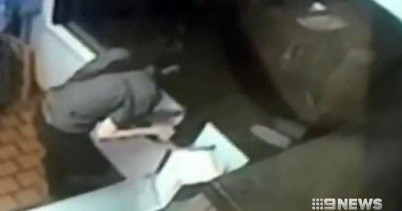 نقشه مشتریان رستوران برای گرفتن انتقام از کارمند زن!