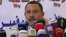 کفش پرتاب کردن یک خبرنگار به سمت وزیر فراری یمن