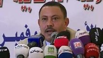 کفش پرتاب کردن یک خبرنگار به سمت وزیر فراری یمن