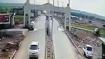 لحظه وقوع انفجار در منطقه مرزی کیلیس میان سوریه و ترکیه
