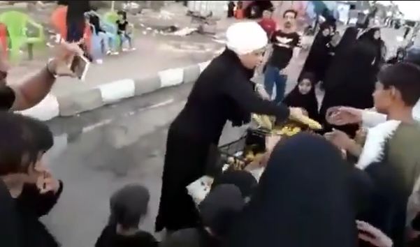 خیرات برای اباعبدالله با دستان پزشک مصری
