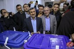 شاهکار جدید محمود احمدی‌نژاد : آموزش ساخت ماسک ضد کرونا ،پای صندوق رای !