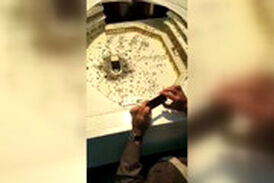 کعبه سرپوشیده می‌شود