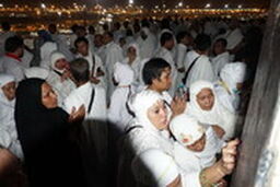 وقوف زائران خانه خدا در سرزمین عرفات