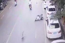 غازی که موجب تصادف زن اسکوترسوار شد!