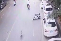 غازی که موجب تصادف زن اسکوترسوار شد!