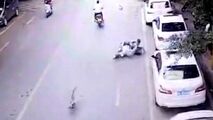 غازی که موجب تصادف زن اسکوترسوار شد!