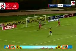  گل اول صنعت نفت به پرسپولیس با گل به خودی عجیب حامد لک 