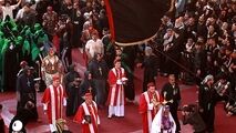 اظهار ارادت و بوسیدن خاک آستان امام حسین(ع) توسط روحانیون مسیحی!
