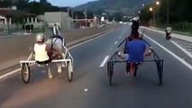 حادثه در مسابقه اسب سواری در خیابان!