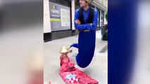 گدایی‌های خلاقانه در گوشه و کنار دنیا!