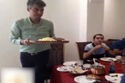 پذیرایی عادل فردوسی‌پور از همکارانش در رستوران