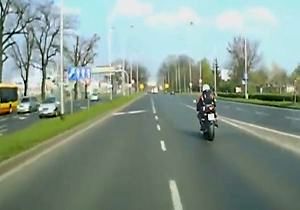 مصدوم شدن راننده موتور پس از تصادف با گوزن