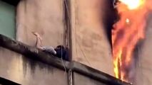 خوش شانسی توریست جوان پس از آتش گرفتن محل اقامتش!