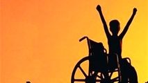 دختربچه معلولی که همه را متعجب می‌کند!
