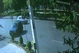 انحراف پراید و برخورد با مغازه در خیابان لاله‌زار