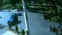 انحراف پراید و برخورد با مغازه در خیابان لاله‌زار