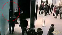 لحظه سرقت تابلوی نقاشی ۱۸۲ هزار دلاری در روسیه
