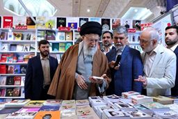 بازدید رهبر انقلاب از نمایشگاه کتاب