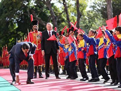 اقدام جالب مادورو در مراسم استقبال از اردوغان