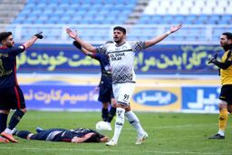 ویدیو/ گل اول گل گهر به سپاهان (کی‌روش استنلی سوارز)