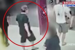 لحظه ربوده شدن دختر ۷ ساله در مرکز خرید