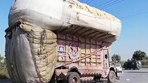 شیوه عجیب جابه‌جایی بار با کامیون حادثه ساز شد
