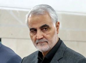 دیدار حاج قاسم سلیمانی با خانواده شهید اسماعیل خانزاده