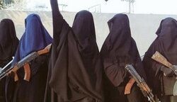وحشیگری زنان داعشی هنگام انتقال به اردوگاه نیروهای دموکراتیک سوری