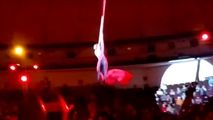 لحظه وحشتناک سقوط ناگهانی آکروبات باز زن حین اجرای برنامه سیرک