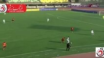 فیلم/ اشتباه عجیب مدافع ملوان در بازی با مس کرمان