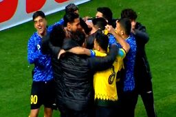 گل سوم سپاهان به پرسپولیس توسط زکی پور