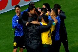 گل سوم سپاهان به پرسپولیس توسط زکی پور