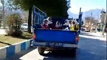 حمل خطرناک دانش‌آموزان با نیسان!