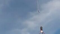 لحظه وحشتناک سقوط مرد پرنده از ارتفاع زیاد!