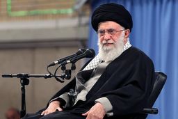 شعرخوانی احمد بابایی در حضور رهبر انقلاب از سپهبد شهید قاسم سلیمانی