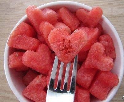 طرز تهیه لقمه هندوانه ژله‌ای مخصوص شب یلدا
