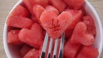 طرز تهیه لقمه هندوانه ژله‌ای مخصوص شب یلدا