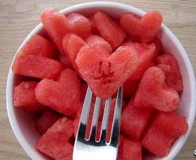 طرز تهیه لقمه هندوانه ژله‌ای مخصوص شب یلدا