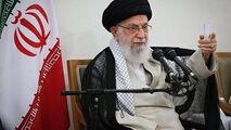رهبر انقلاب: گفتم آقاجان! بزنید می‌خورید