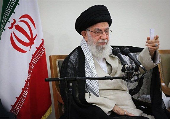 رهبر انقلاب: گفتم آقاجان! بزنید می‌خورید