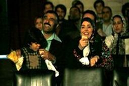 دیالوگ‌های زیرخاکی در تلویزیون : شاه بره؟ شاه کجا بره؟ شاه بره ، منم می‌رم! 