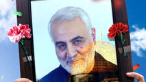 فیلم دیده نشده از سردار شهید سلیمانی در خانه 