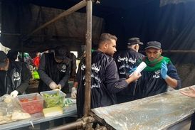 سفره‌داری عراقی‌ها با برپایی موکب‌هایی در حرم حضرت معصومه(س)