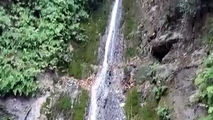 سیری در آبشار زیبا و دیدنی حسینا