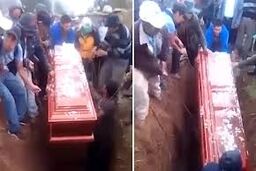 بیرون افتادن جنازه حین یک مراسم خاکسپاری!