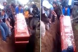 بیرون افتادن جنازه حین یک مراسم خاکسپاری!