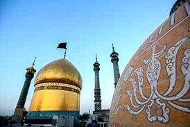 تعویض پرچم گنبد بارگاه حضرت معصومه(س) در شب اول محرم!