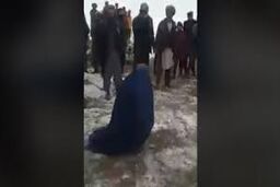 شلاق زدن دو زن به خاطر حرف زدن با مرد غریبه